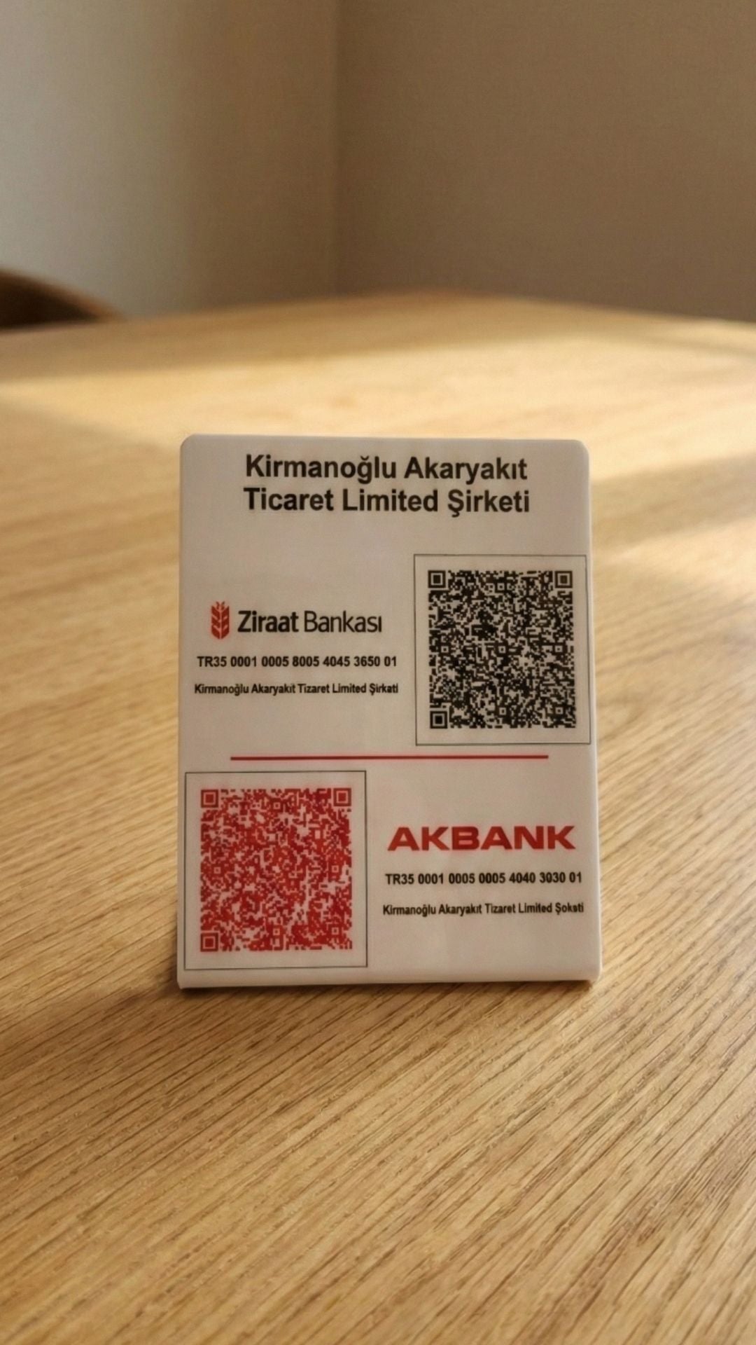 İşletmelere Özel Logolu ve Çift Banka QR Kodlu Akrilik Masaüstü Ödeme Standı (İBAN Panosu)