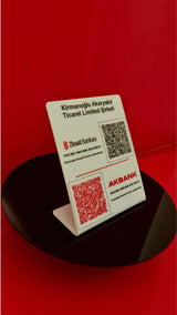 İşletmelere Özel Logolu ve Çift Banka QR Kodlu Akrilik Masaüstü Ödeme Standı (İBAN Panosu)
