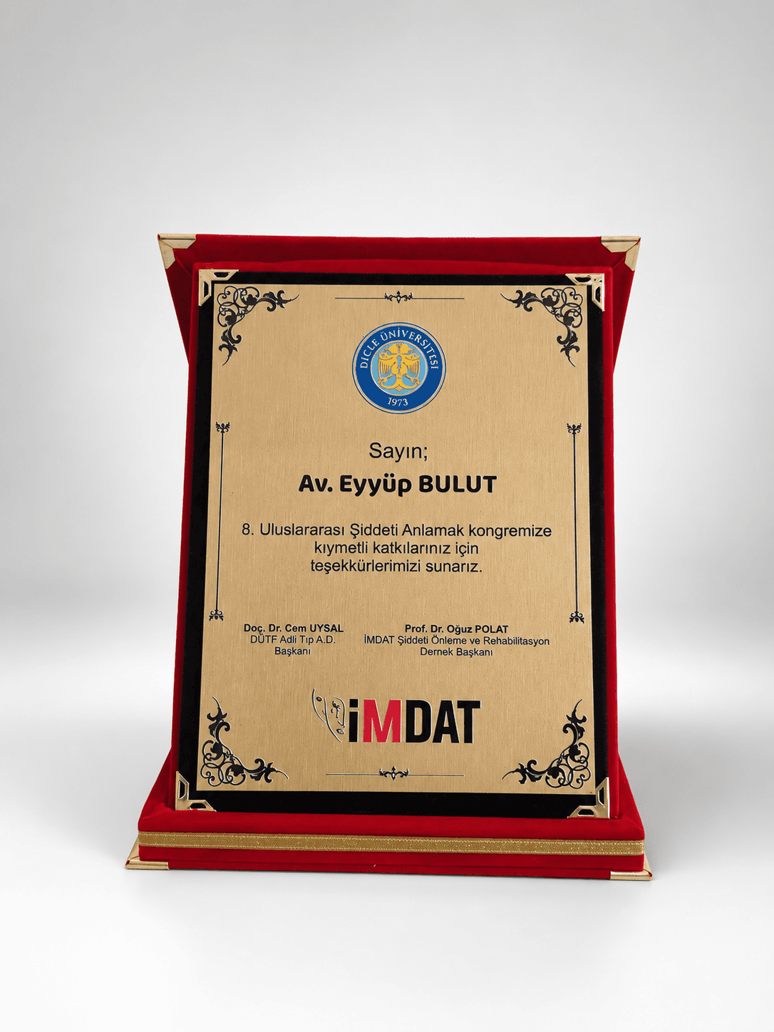 Kırmızı Kadife Kutulu Altın Metal Plakalı Lüks Plaket - Büyük Boy 15x20 cm