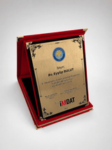 Kırmızı Kadife Kutulu Altın Metal Plakalı Lüks Plaket - Büyük Boy 15x20 cm