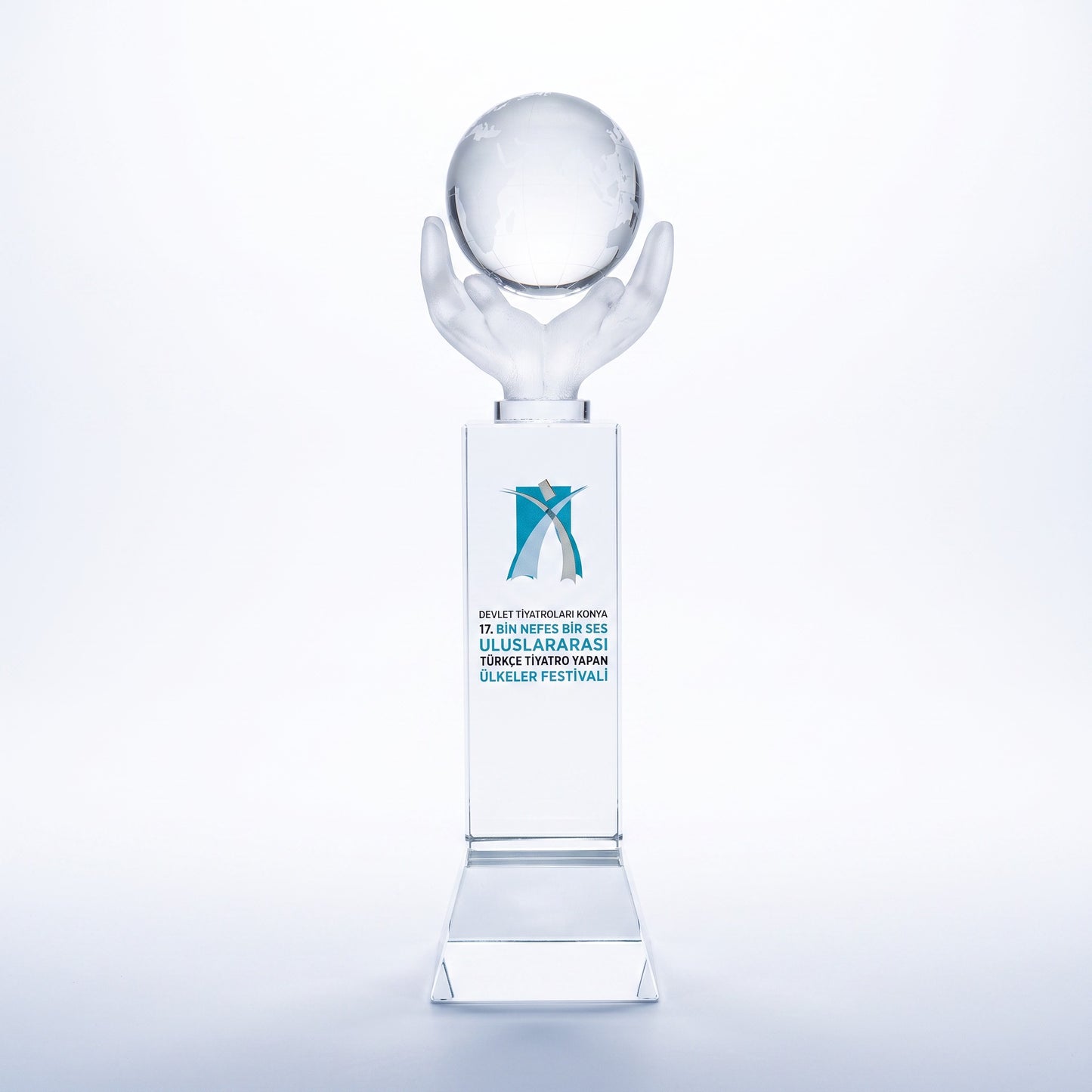 Dünyayı Taşıyan Eller Kristal Plaket – Model 011
