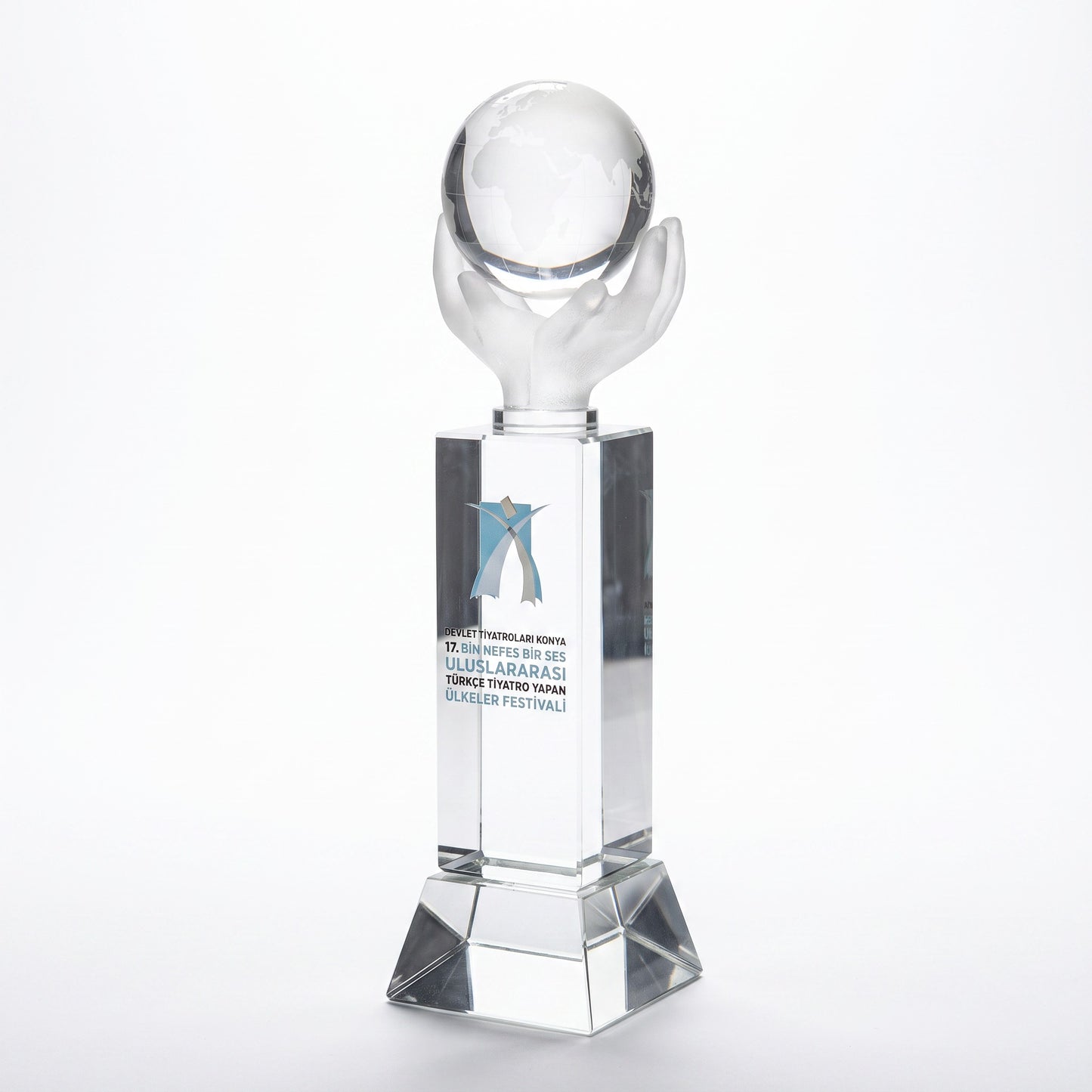 Dünyayı Taşıyan Eller Kristal Plaket – Model 011