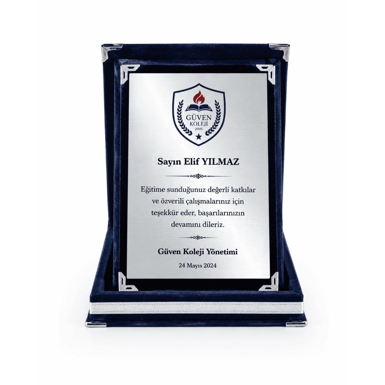 Küçük Boy Lacivert Kadife Kutulu Albüm Plaket – 9 × 12 cm Gümüş Metal Plakalı