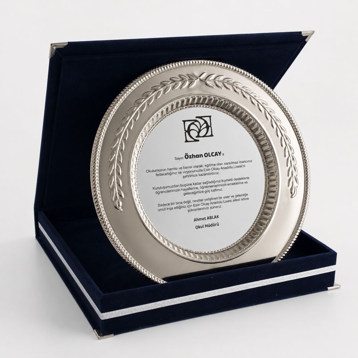Kişiye Özel Gümüş Ödül Tabağı Plaket – Lacivert Kadife Kutulu 25 cm
