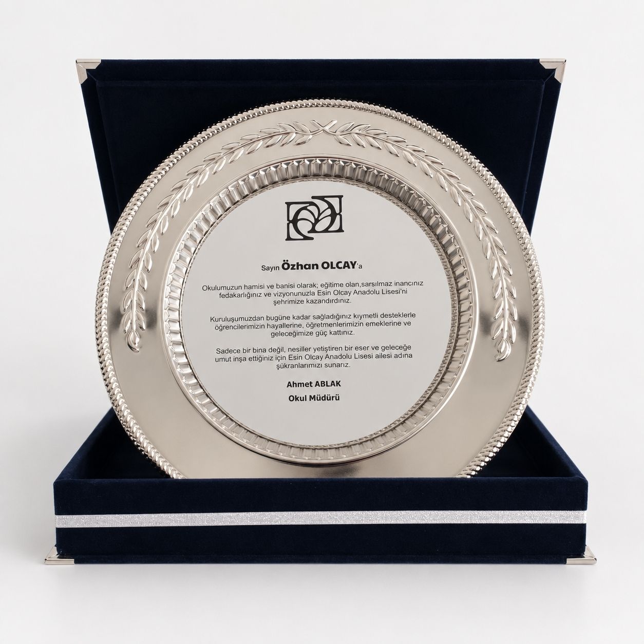 Kişiye Özel Gümüş Ödül Tabağı Plaket – Lacivert Kadife Kutulu 25 cm