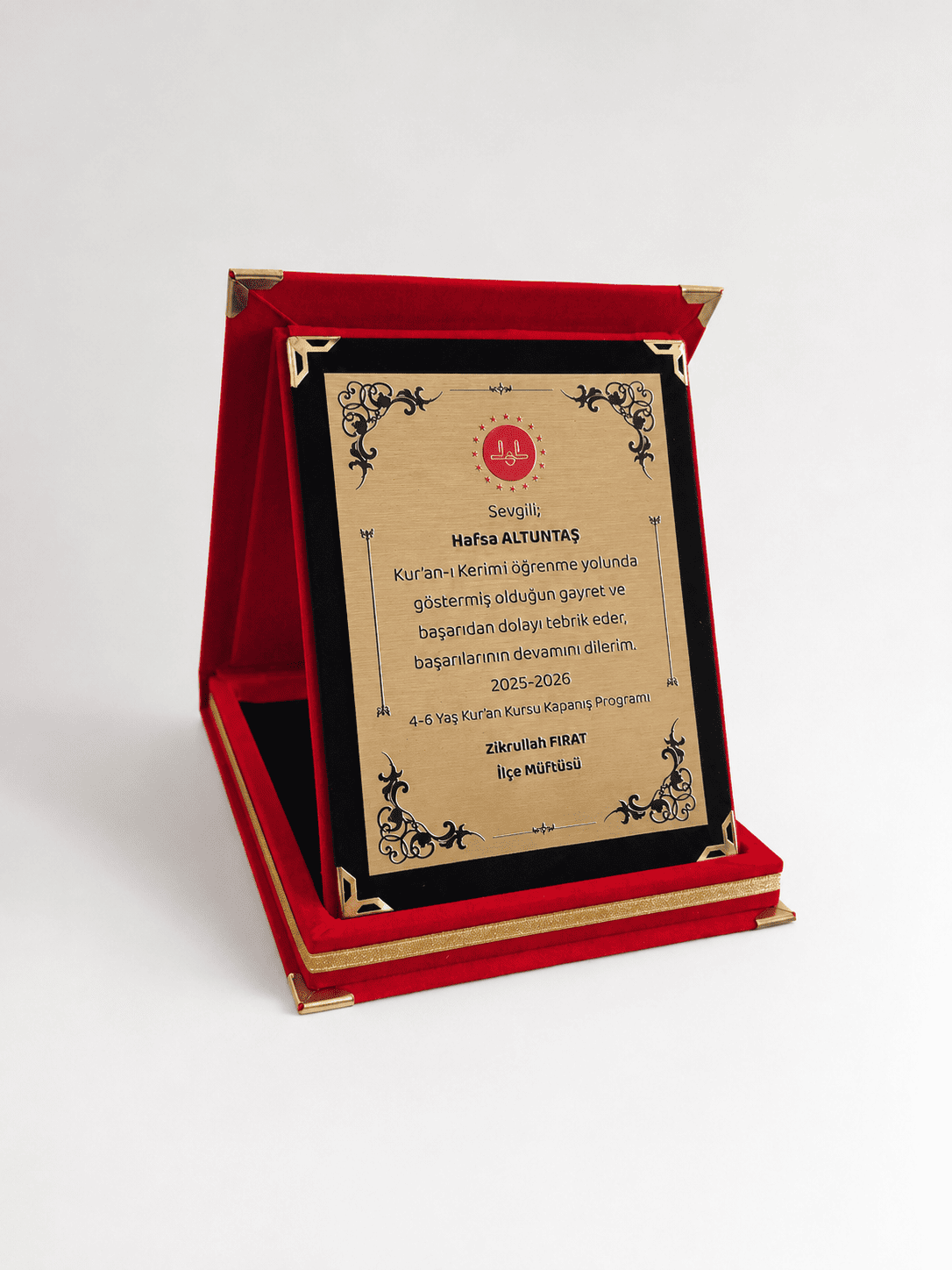Kırmızı Kadife Masa Üstü Albüm Plaket Altın Metal Levhalı - Orta Boy 12x16 cm