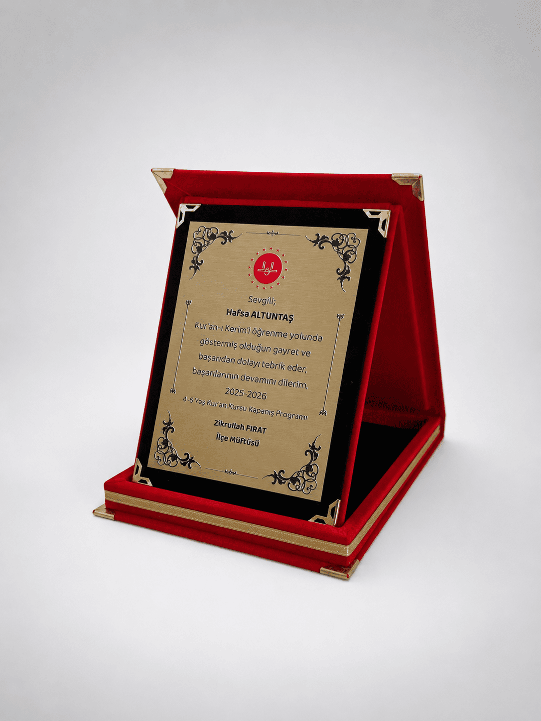 Kırmızı Kadife Masa Üstü Albüm Plaket Altın Metal Levhalı - Orta Boy 12x16 cm