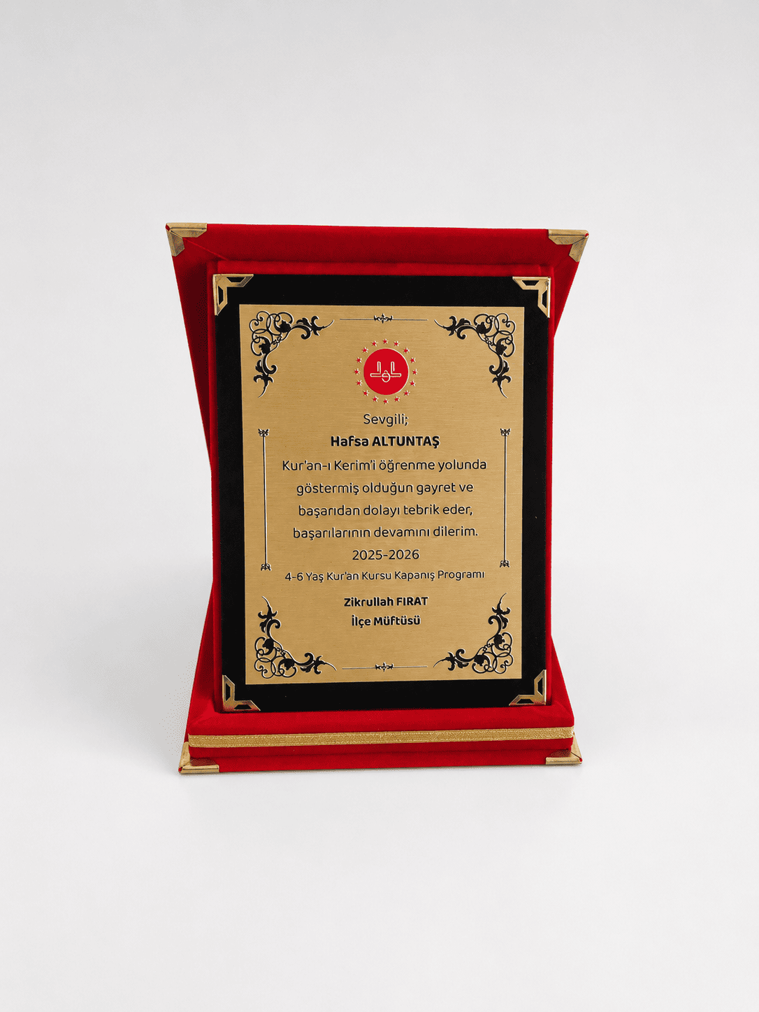 Kırmızı Kadife Masa Üstü Albüm Plaket Altın Metal Levhalı - Orta Boy 12x16 cm