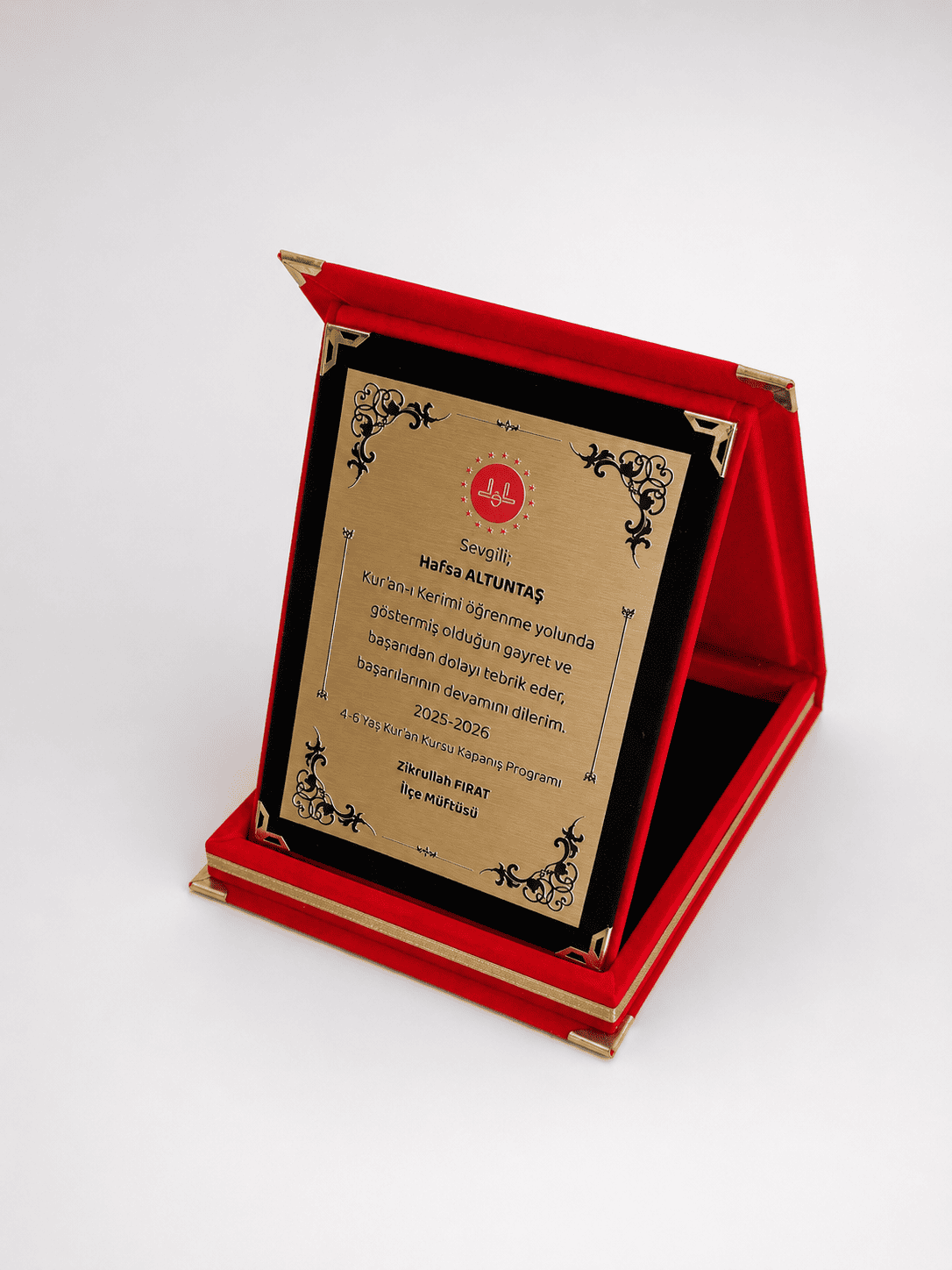 Kırmızı Kadife Masa Üstü Albüm Plaket Altın Metal Levhalı - Orta Boy 12x16 cm