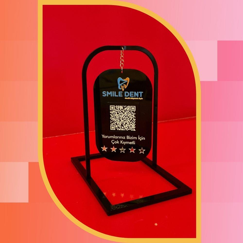 Askılı Pleksi Masaüstü QR Kod ve Google Yorum Standı - Sallanır Tasarım