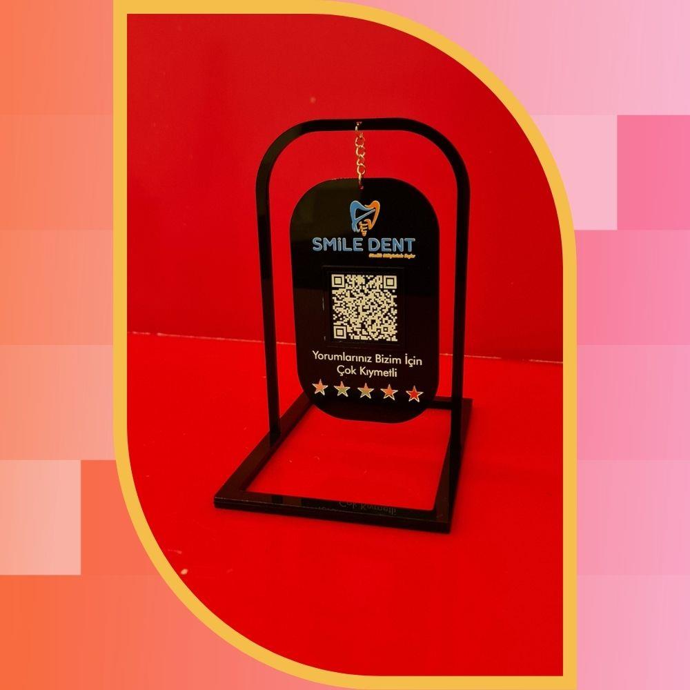 Askılı Pleksi Masaüstü QR Kod ve Google Yorum Standı - Sallanır Tasarım