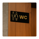 Gold Siyah Pleksi WC Kapı Panosu – 15x30 cm Şapkalı & Fiyonklu Tasarım