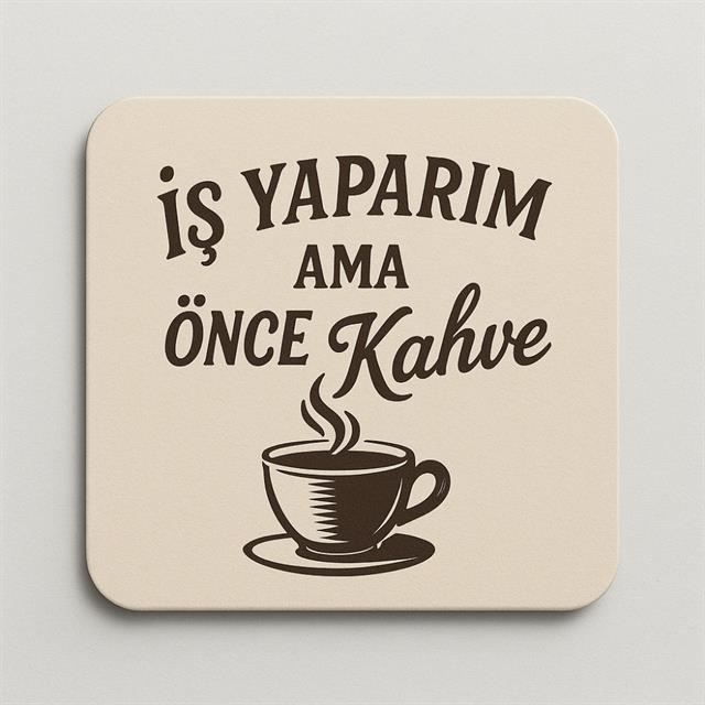 “İş Yaparım Ama Önce Kahve” Yazılı Ahşap Bardak Altlığı