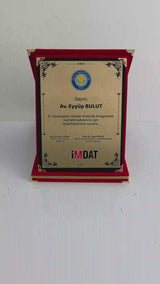 Kırmızı Kadife Kutulu Altın Metal Plakalı Lüks Plaket - Büyük Boy 15x20 cm