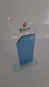 Beyaz Zeminli Mavi Cam Detaylı Kristal Plaket – Model 237