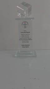 Kişiye Özel Geometrik Kristal Küp Başlıklı Sütun Plaket – Model 015