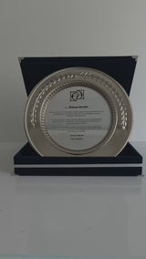 Kişiye Özel Gümüş Ödül Tabağı Plaket – Lacivert Kadife Kutulu 25 cm